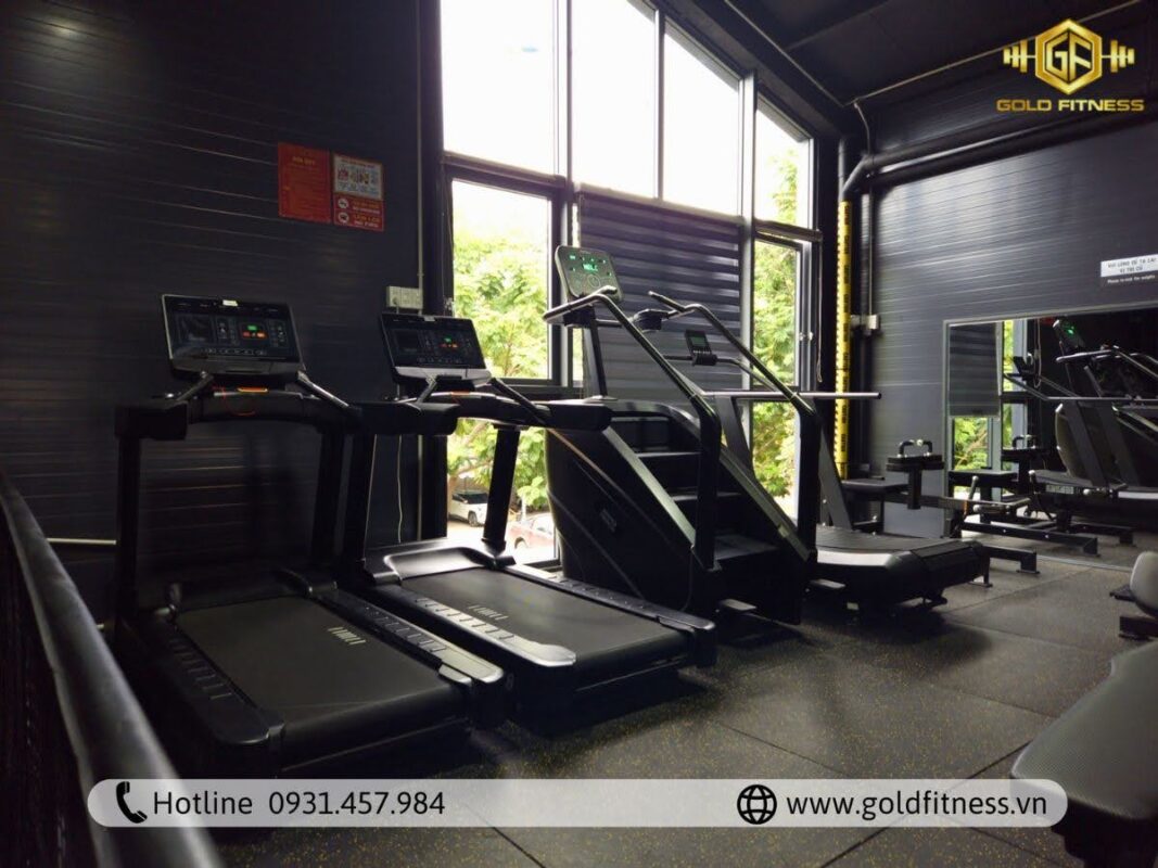 máy chạy bộ phòng gym